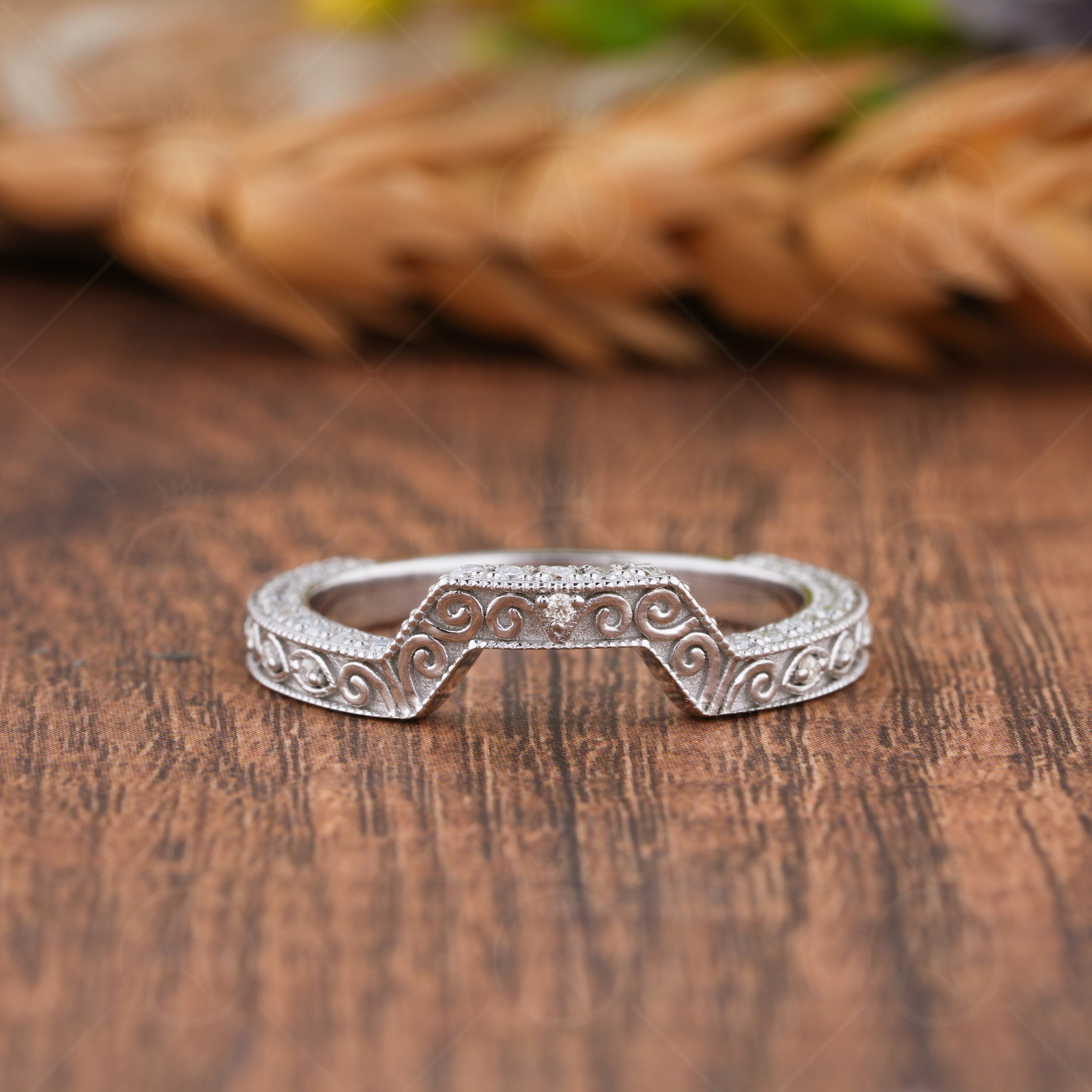 Engraved Curved Wedding Band Women, Antique Carved Patterned Ring, Art Deco Moissanite Ring, Vintage Stackable Ring, Bridal Filigree Ring