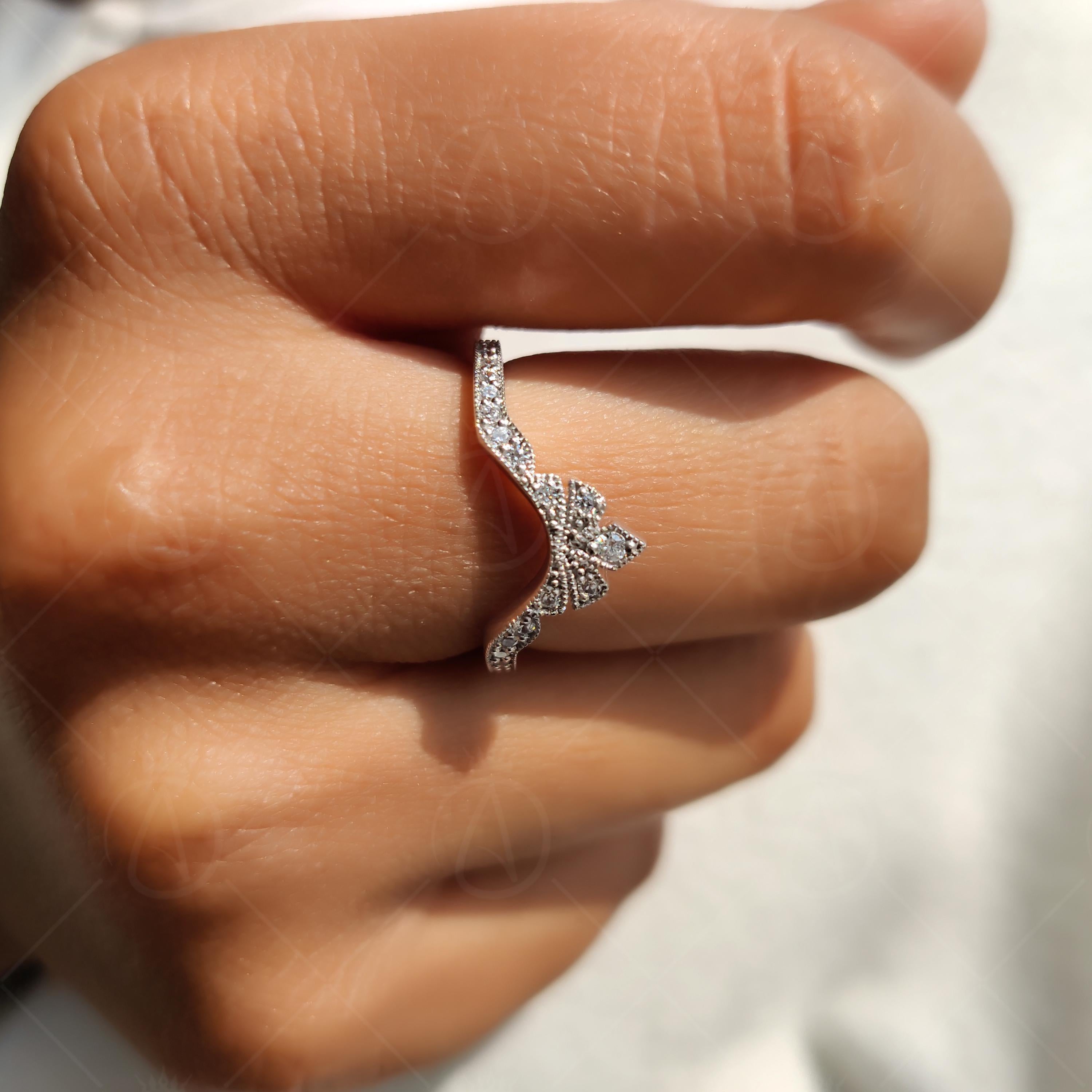 Crown Style Curved Wedding Band For Women