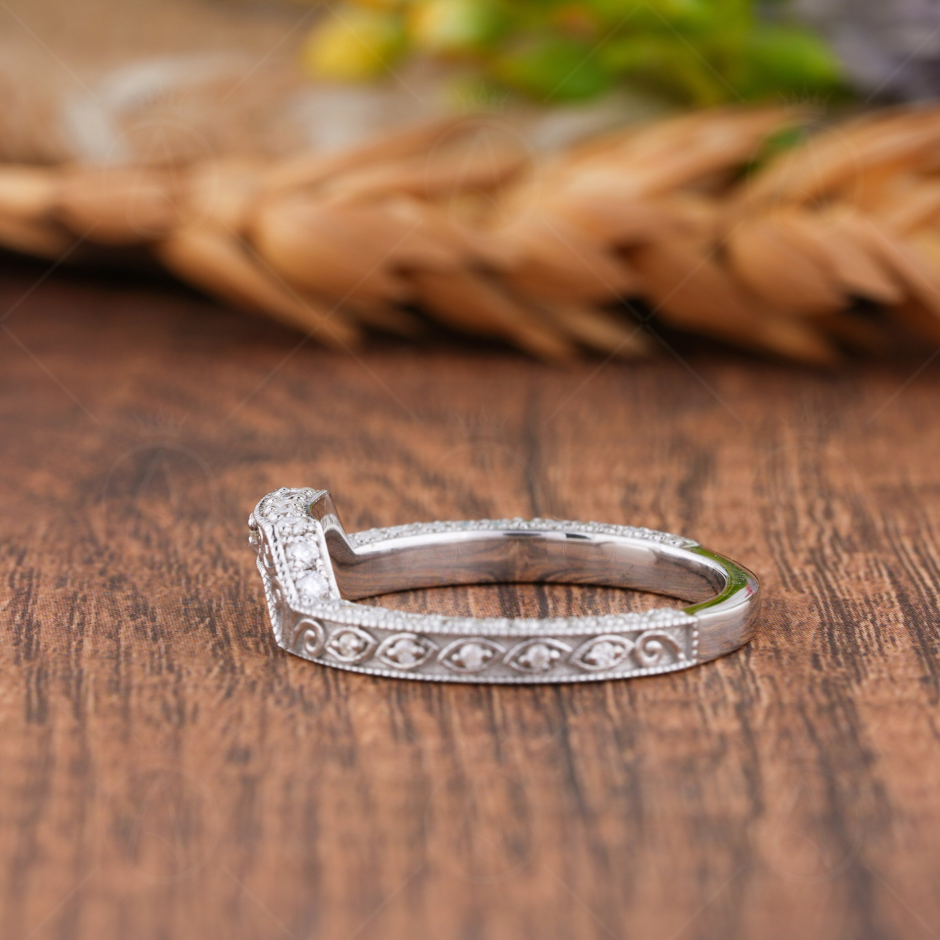 Engraved Curved Wedding Band Women, Antique Carved Patterned Ring, Art Deco Moissanite Ring, Vintage Stackable Ring, Bridal Filigree Ring