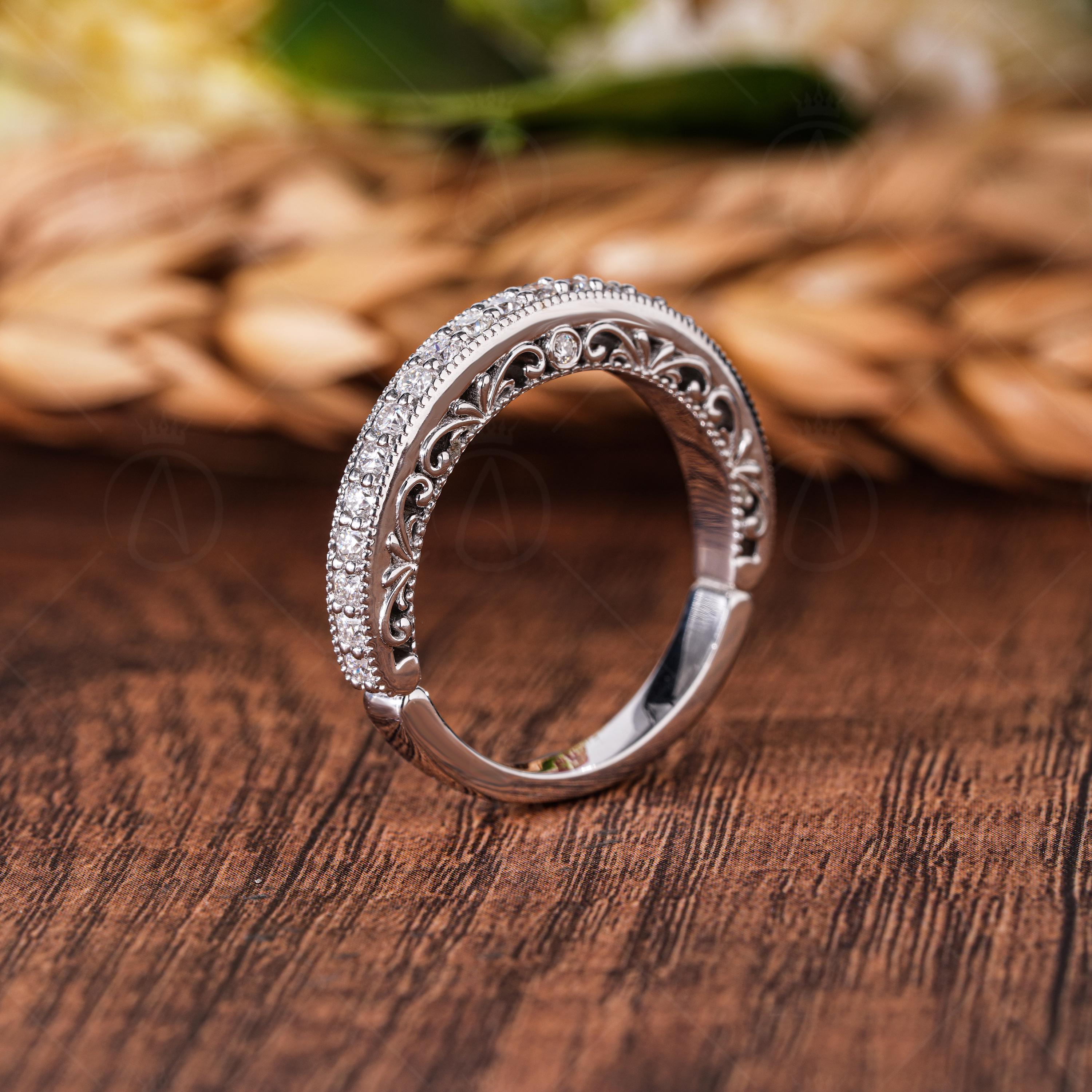 Peekaboo Setting Vintage Filigree Wedding Band