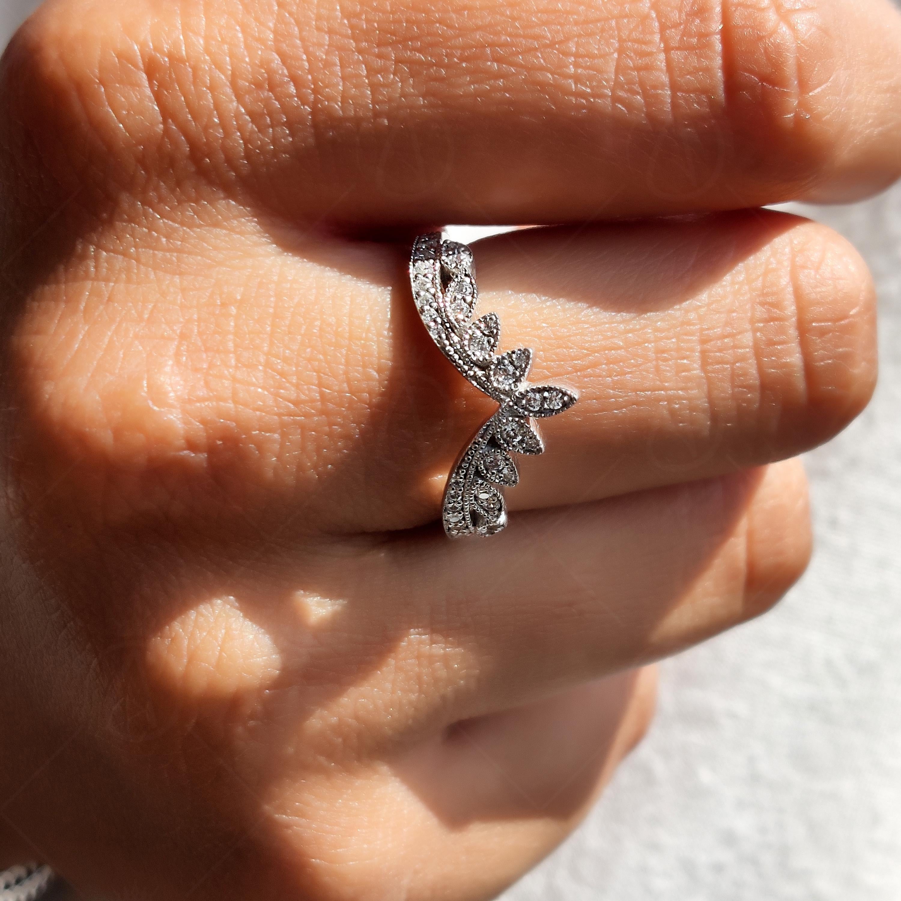 Leaf Style Nature Inspired Chevron Wedding Band